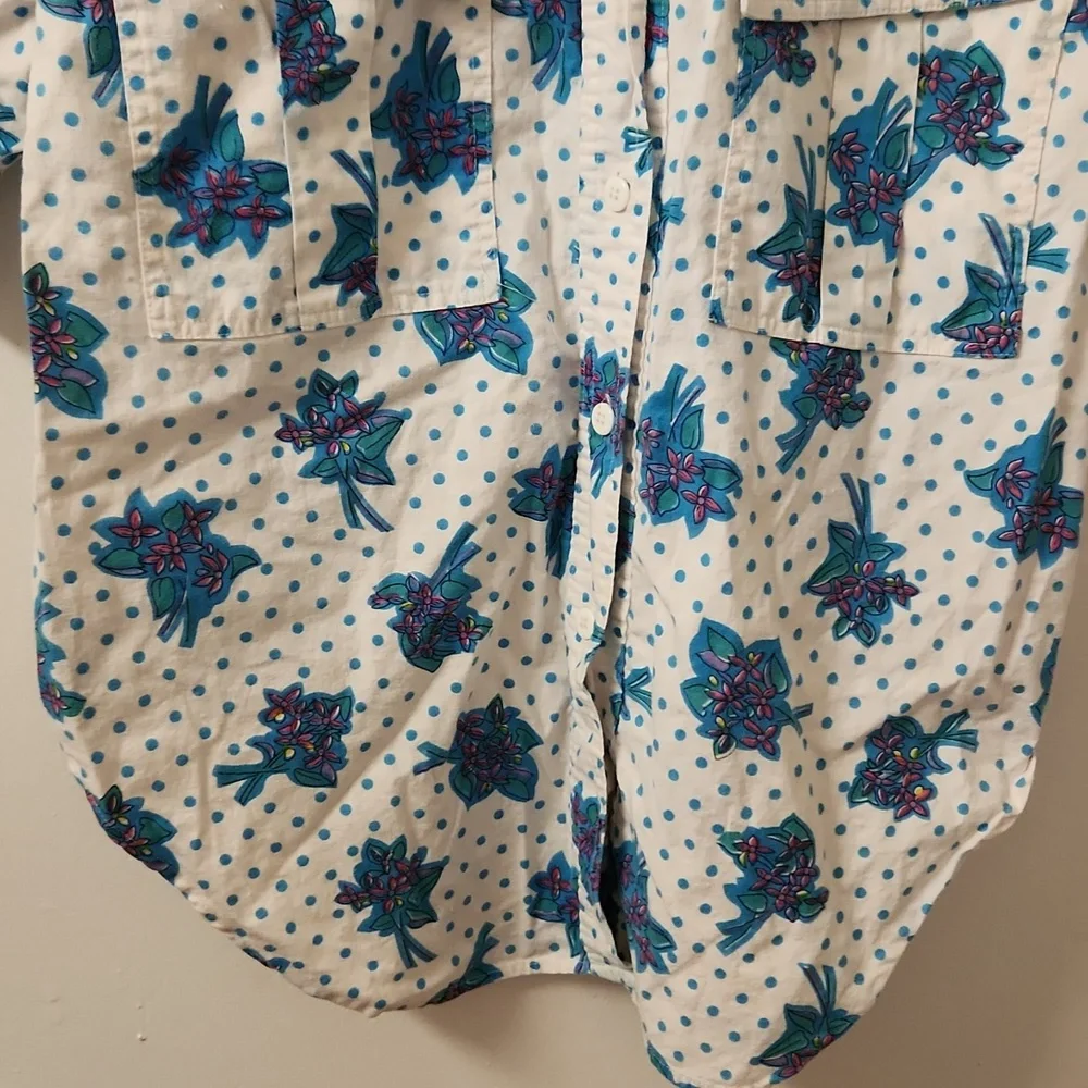 Vnt Kzk shorth sleeve button up size M